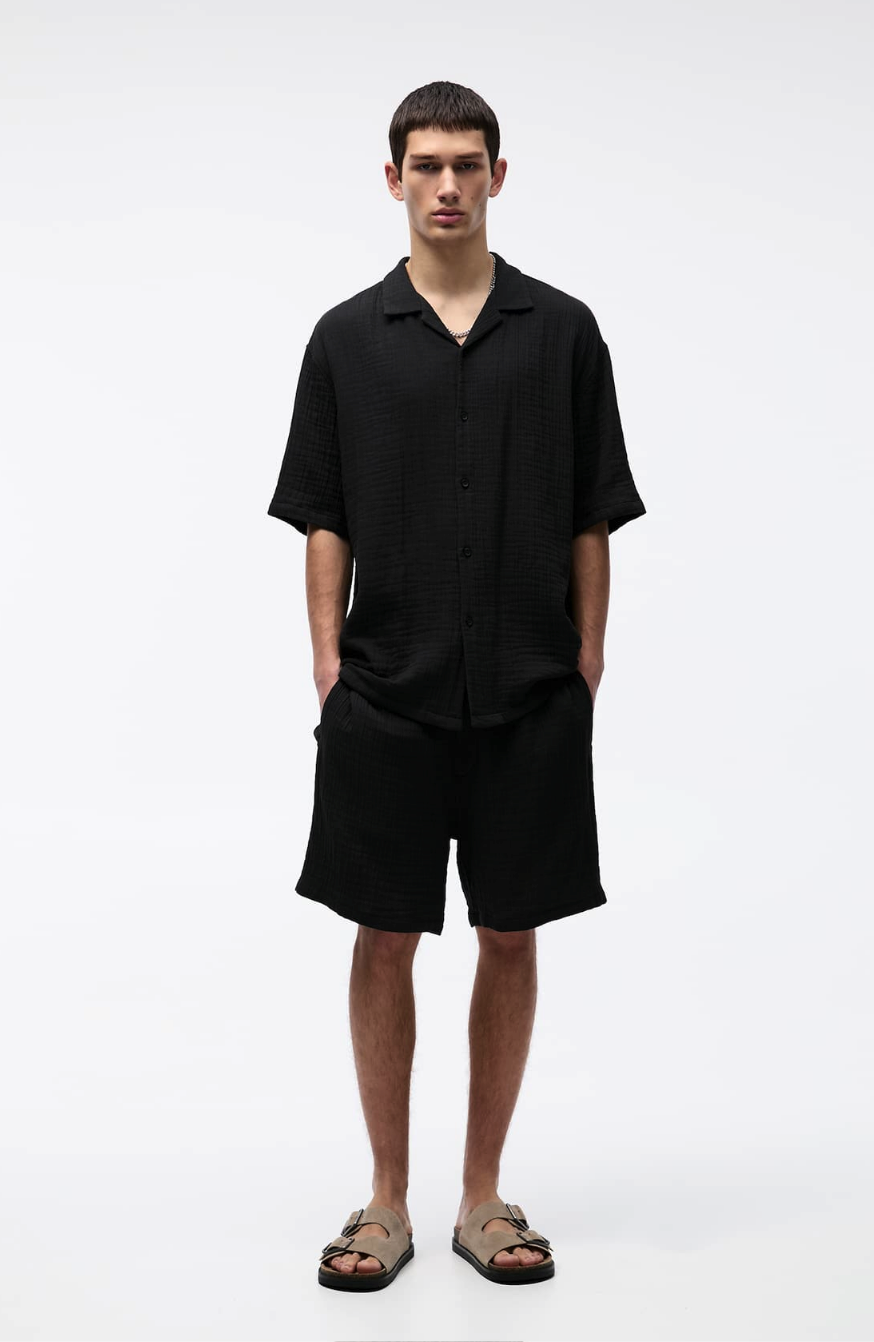 Ensemble Classe :Chemise et Short Noir Pull &  Bear